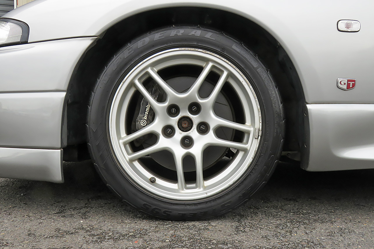 1998 Nissan SKYLINE GT-R BCNR33 R33 GT-R SERIES 3, TRUST Exhaust, HKS Height Adjustable Coilovers, NISMO Shift Knob