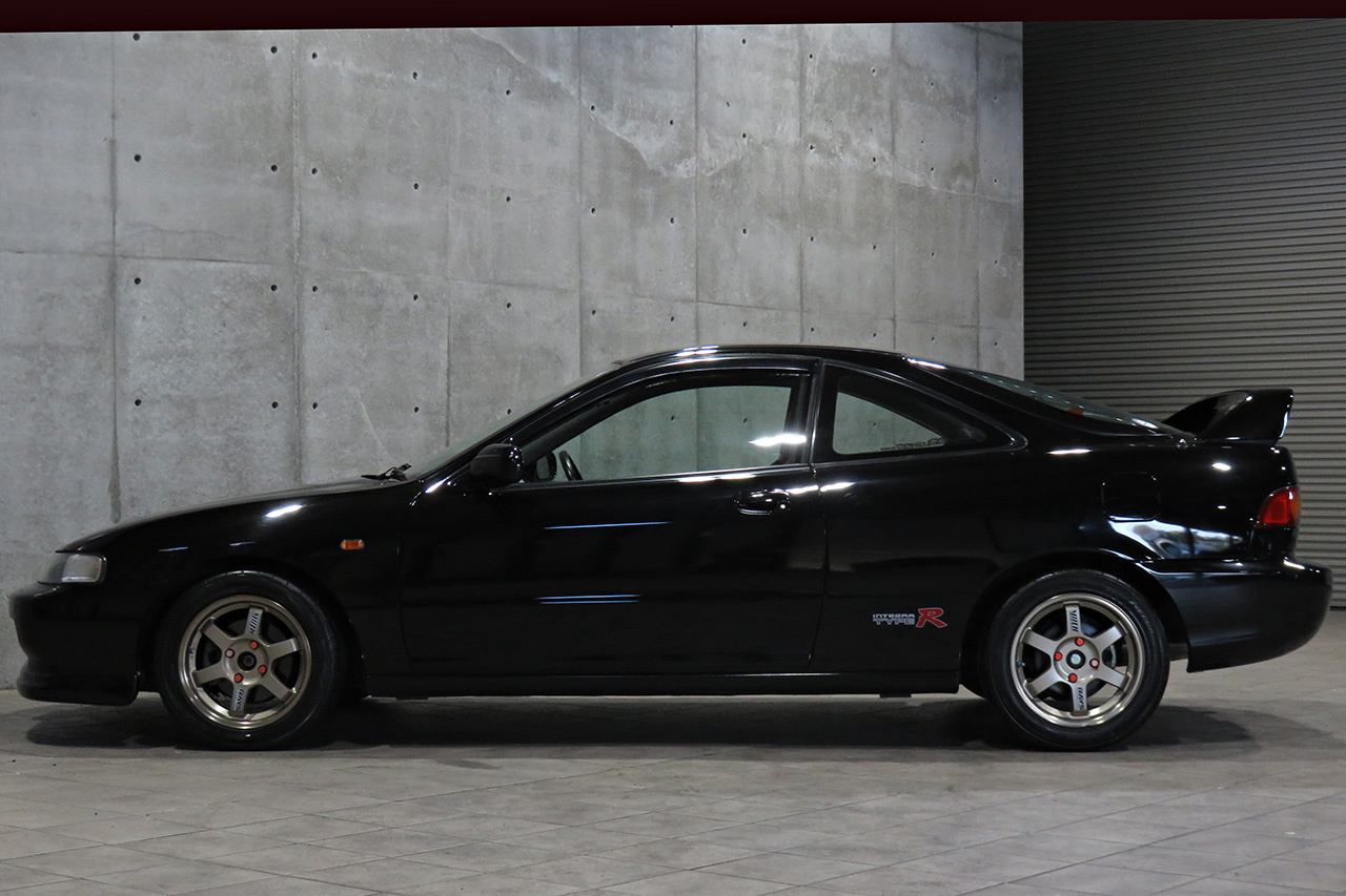 1997 Honda INTEGRA TYPE R DC2 TYPE R, Rays TE37 17 Inch Wheels, Mugen Exhaust, Mugen Air Cleaner