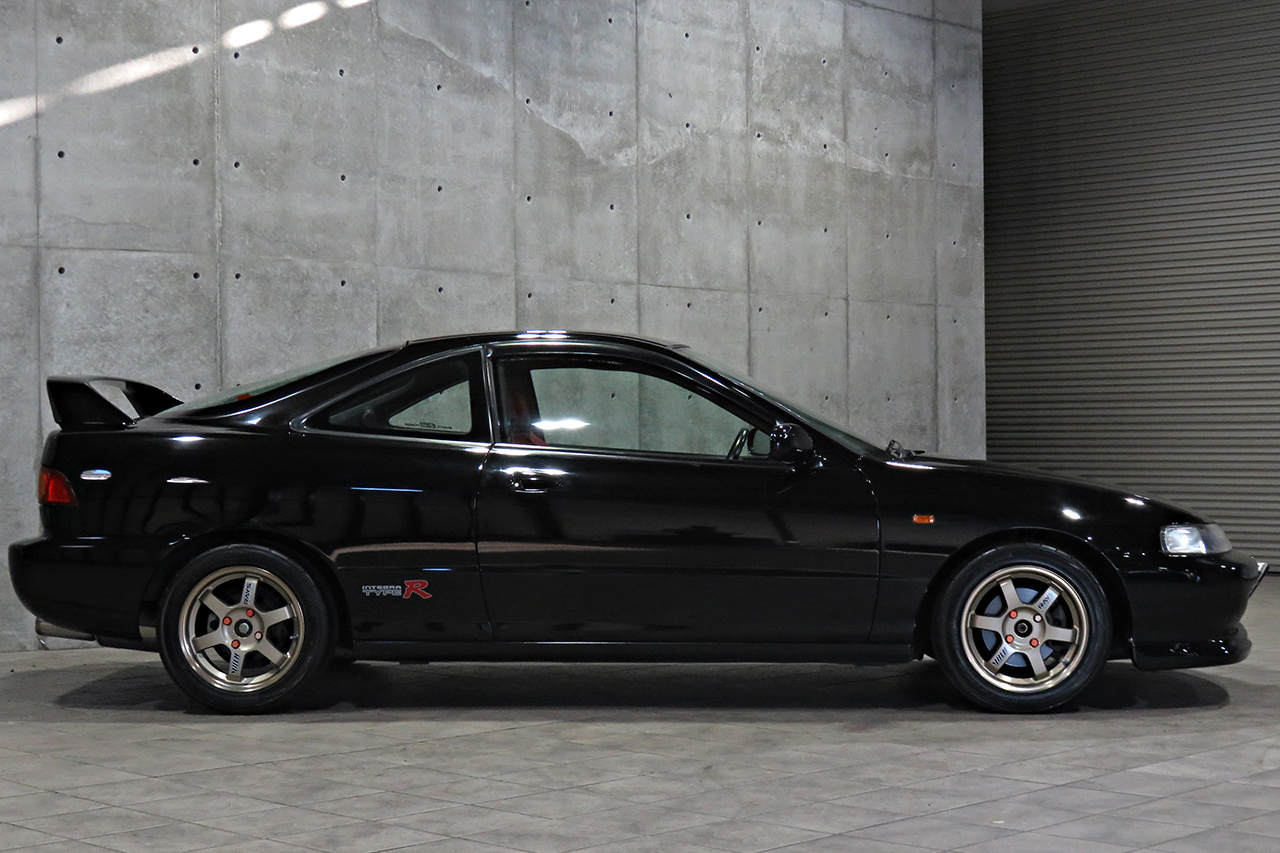 1997 Honda INTEGRA TYPE R DC2 TYPE R, Rays TE37 17 Inch Wheels, Mugen Exhaust, Mugen Air Cleaner