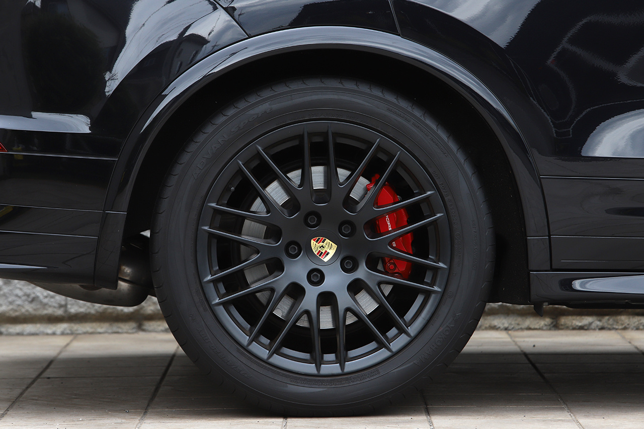 2016 Porsche CAYENNE GTS