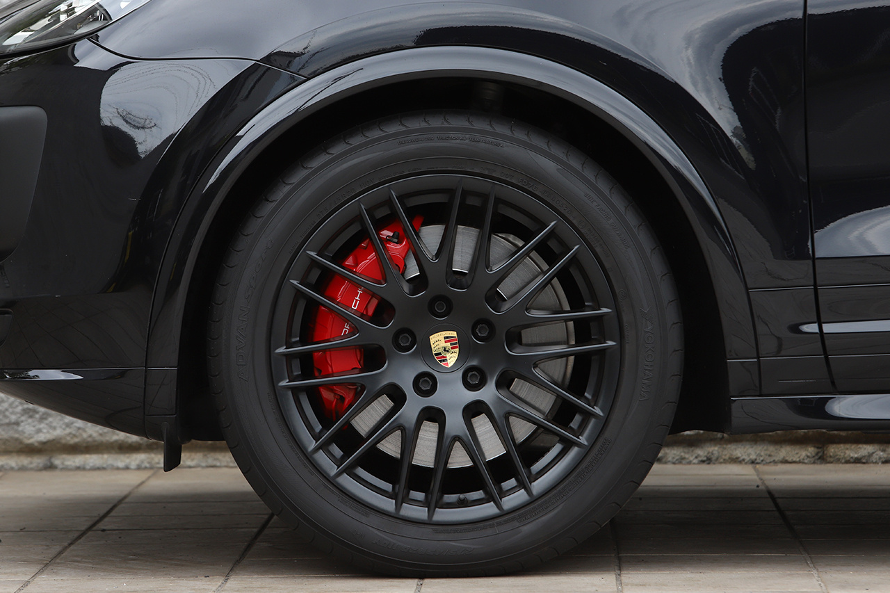 2016 Porsche CAYENNE GTS