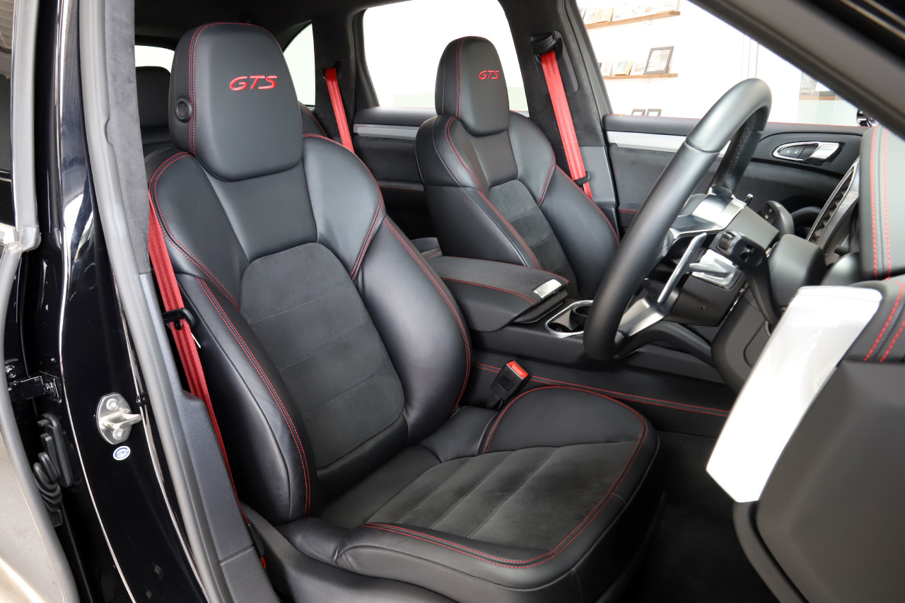 2016 Porsche CAYENNE GTS