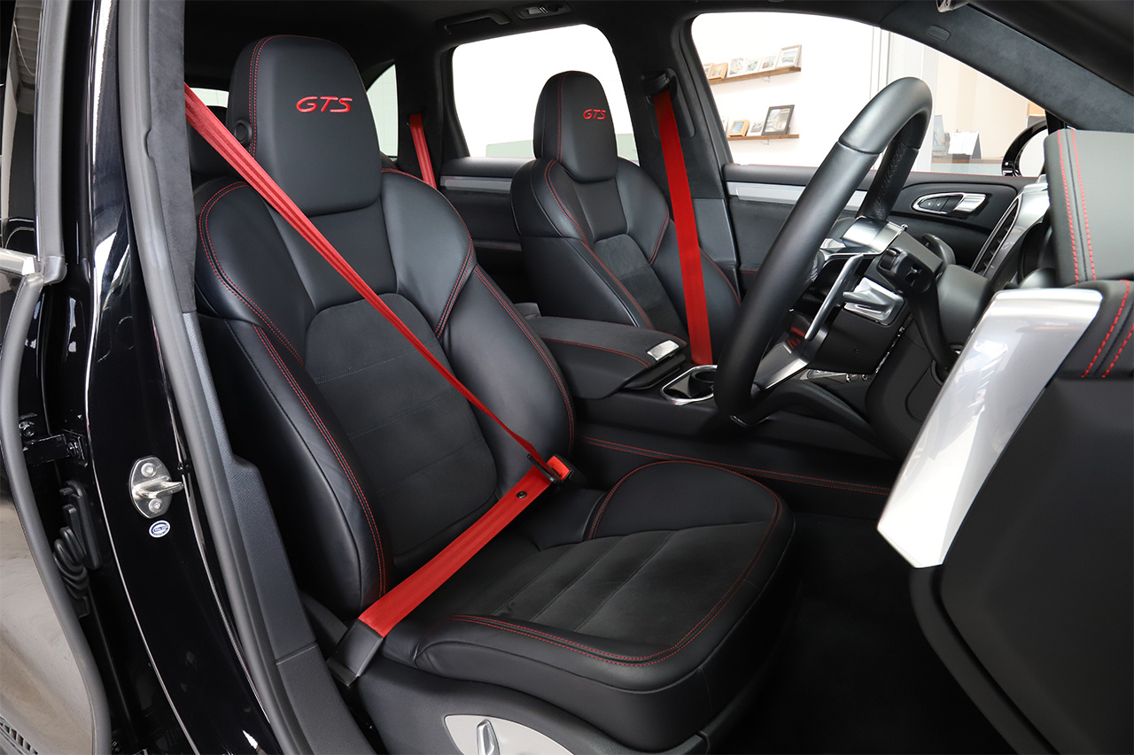 2016 Porsche CAYENNE GTS