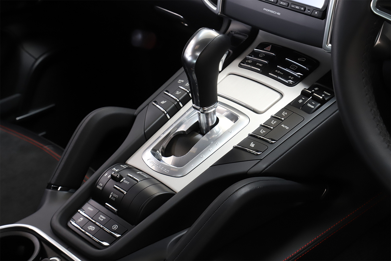 2016 Porsche CAYENNE GTS