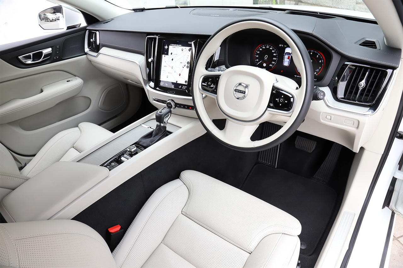 2019 Volvo V60 T5 IN ION