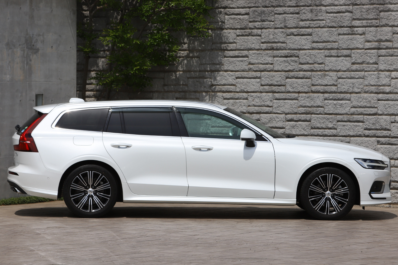 2019 Volvo V60 T5 IN ION