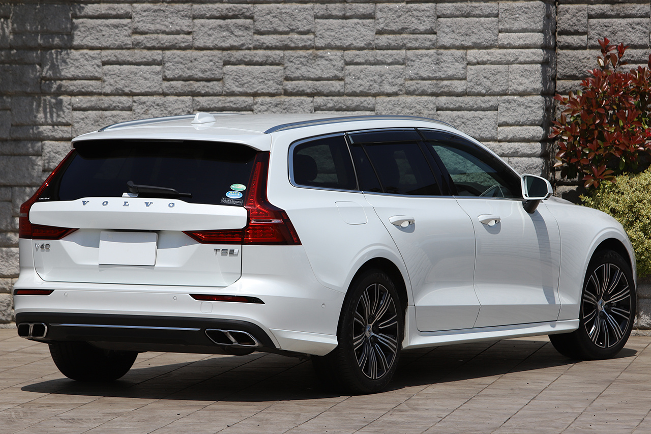 2019 Volvo V60 T5 IN ION