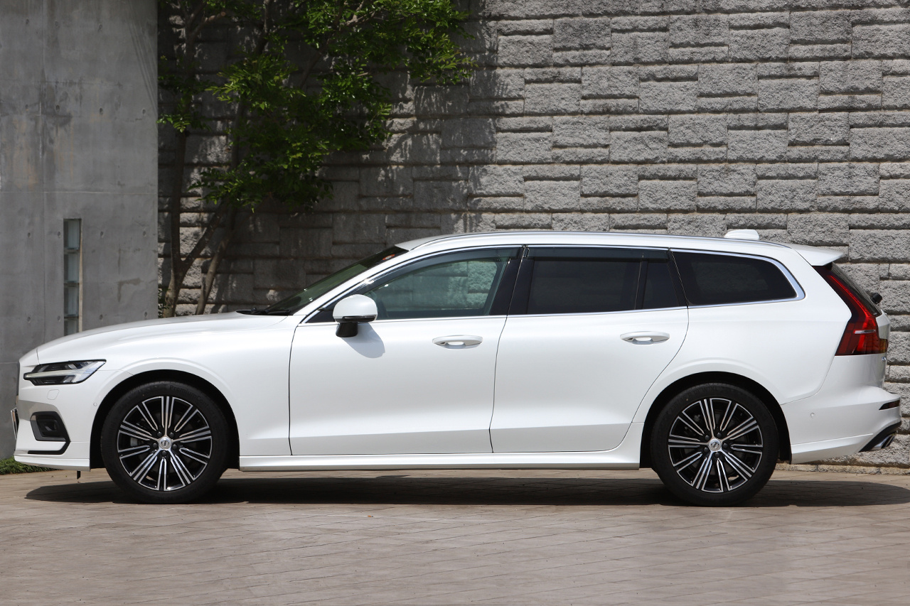 2019 Volvo V60 T5 IN ION