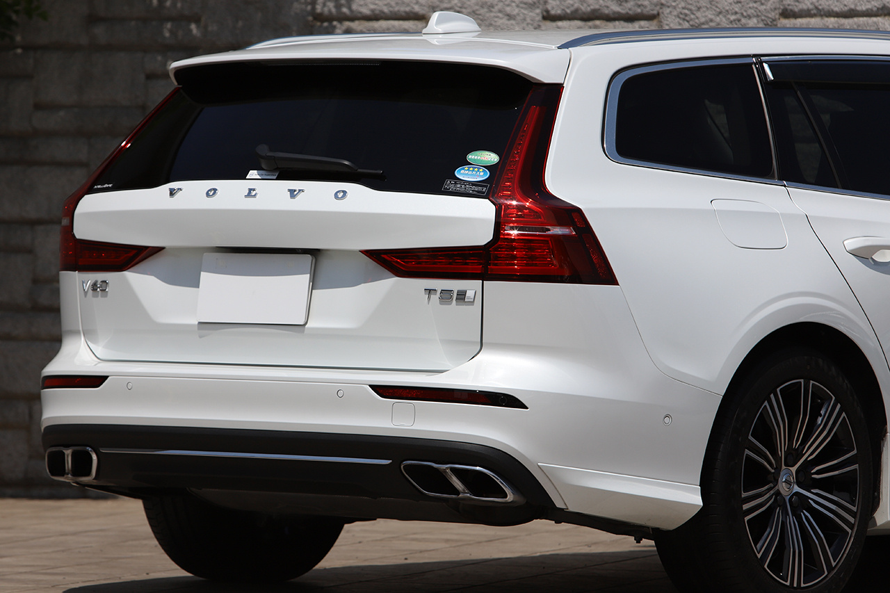 2019 Volvo V60 T5 IN ION