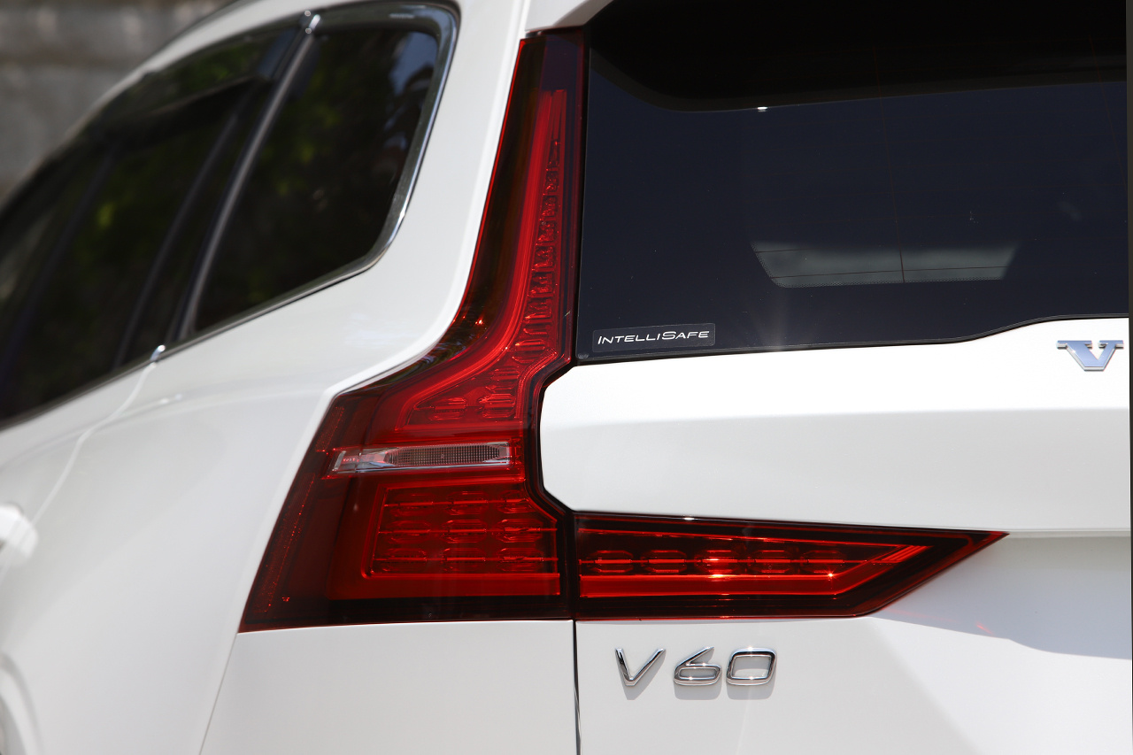 2019 Volvo V60 T5 IN ION