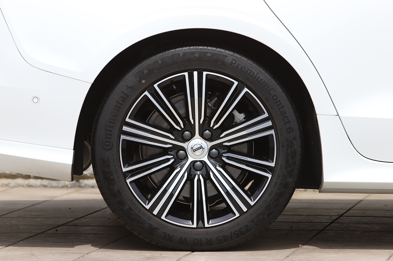 2019 Volvo V60 T5 IN ION