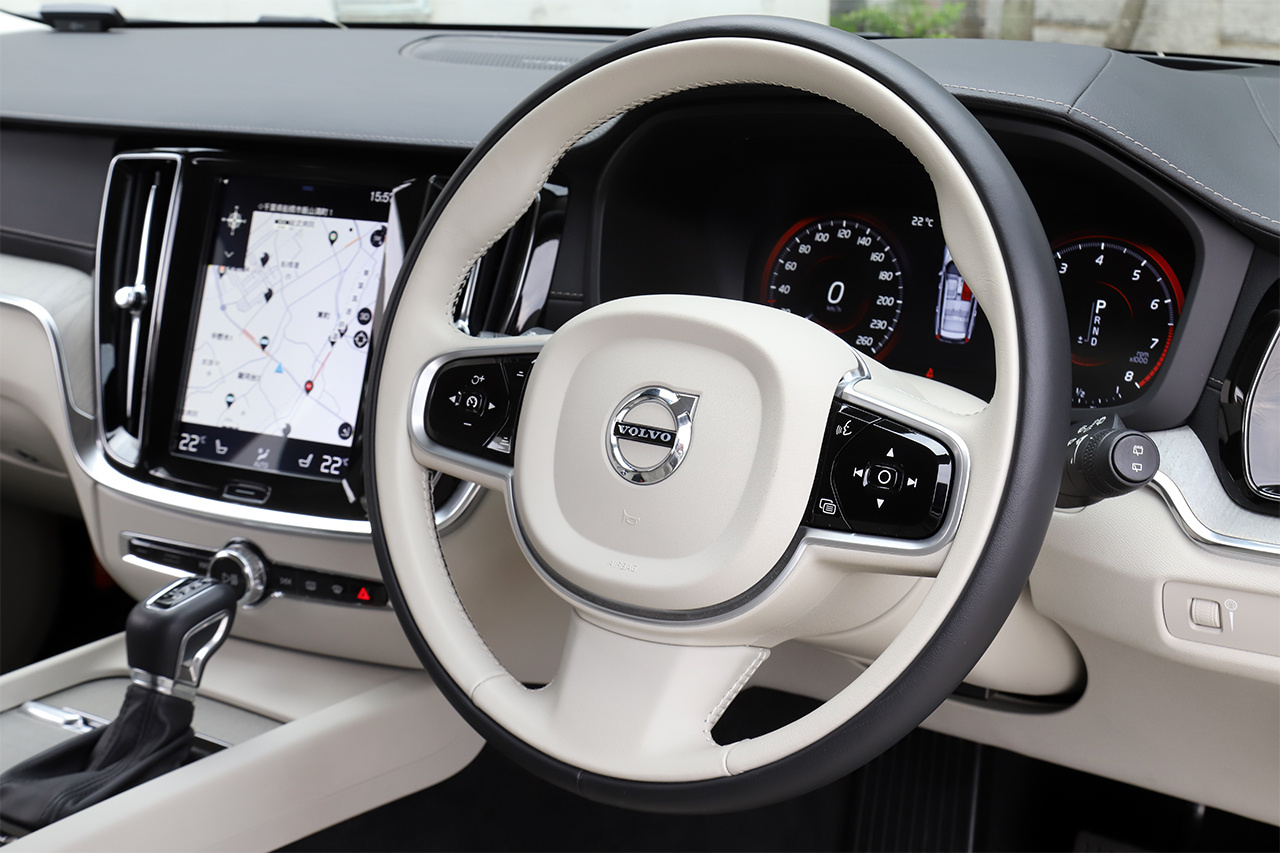 2019 Volvo V60 T5 IN ION