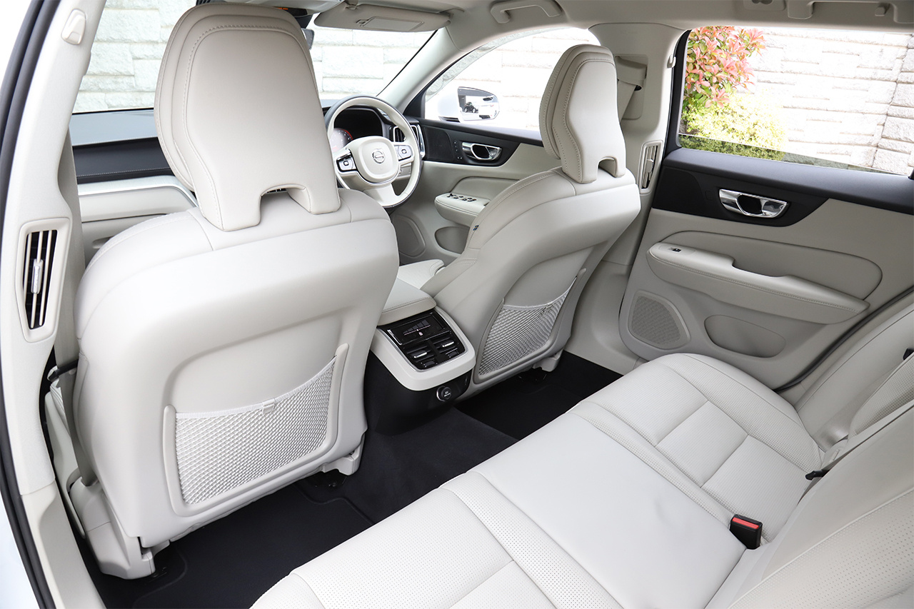 2019 Volvo V60 T5 IN ION