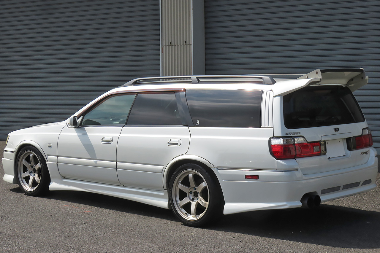 nissan versa minivan