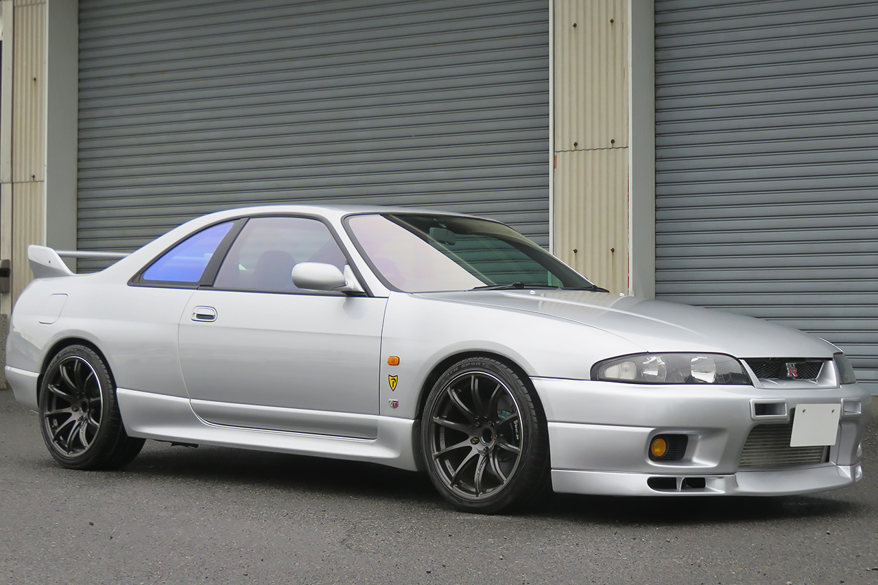 1995 Nissan SKYLINE GT-R BCNR33 GT-R V-SPEC, VERIFIED LOW MILEAGE, RAYS Gram Lights 18 Inch Wheels