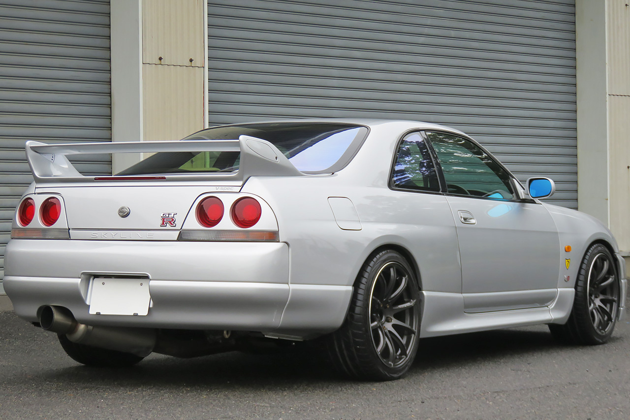 1995 Nissan SKYLINE GT-R BCNR33 GT-R V-SPEC, VERIFIED LOW MILEAGE, RAYS Gram Lights 18 Inch Wheels