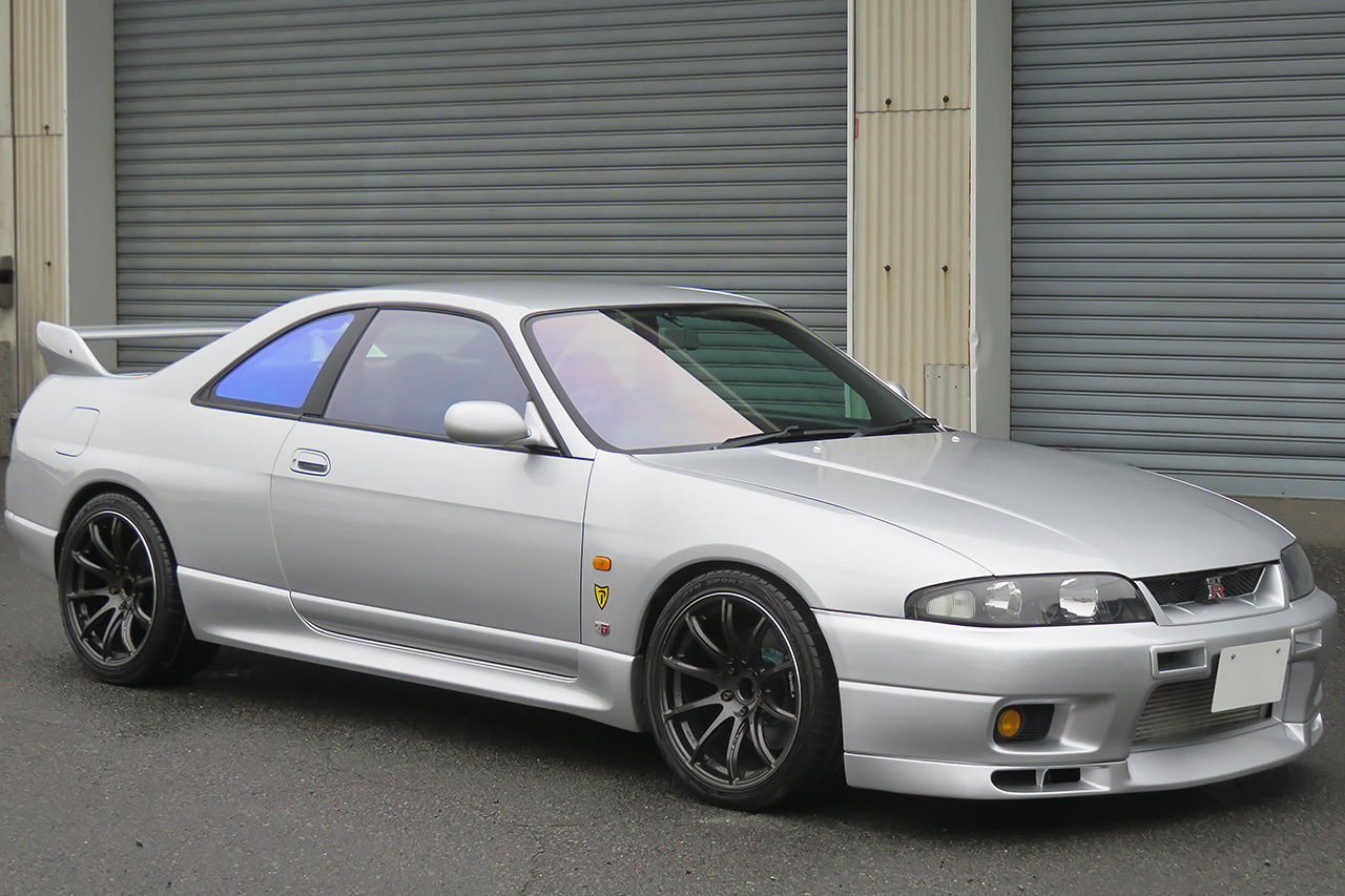 1995 Nissan SKYLINE GT-R BCNR33 GT-R V-SPEC, VERIFIED LOW MILEAGE, RAYS Gram Lights 18 Inch Wheels