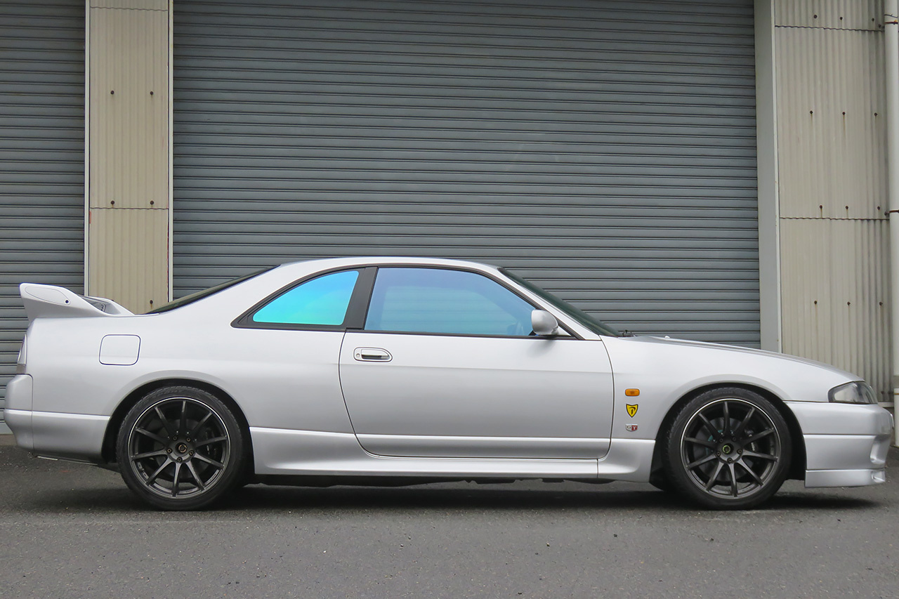 1995 Nissan SKYLINE GT-R BCNR33 GT-R V-SPEC, VERIFIED LOW MILEAGE, RAYS Gram Lights 18 Inch Wheels