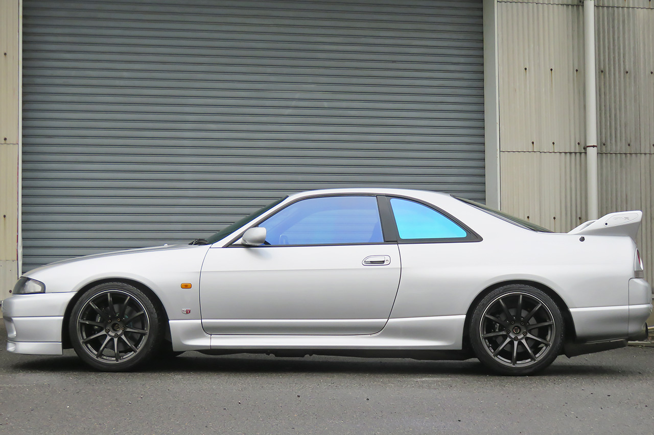 1995 Nissan SKYLINE GT-R BCNR33 GT-R V-SPEC, VERIFIED LOW MILEAGE, RAYS Gram Lights 18 Inch Wheels