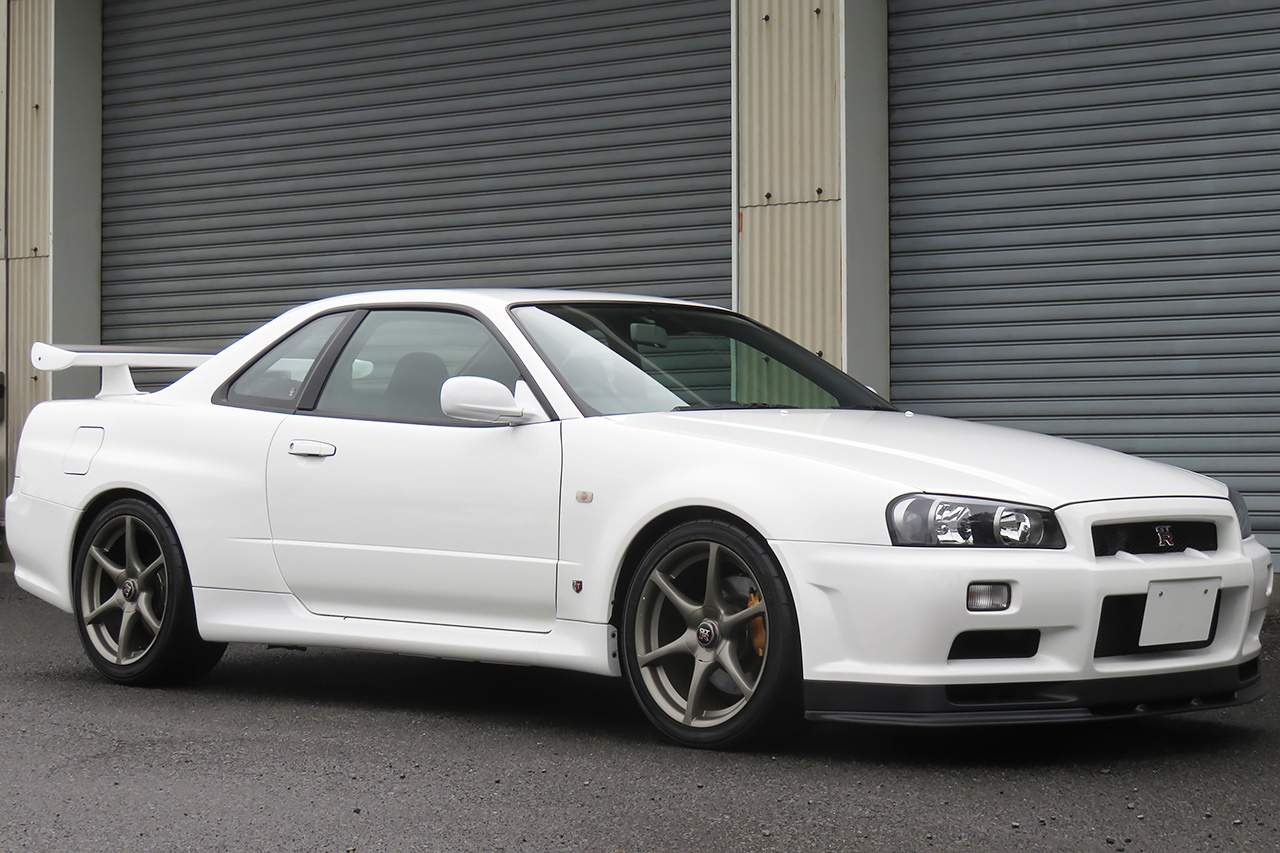 2002 Nissan SKYLINE GT-R BNR34 R34 GT-R LOW MILEAGE, SARD Radiator, SARD Catalyzer, TEIN Height Adjustable Coilovers