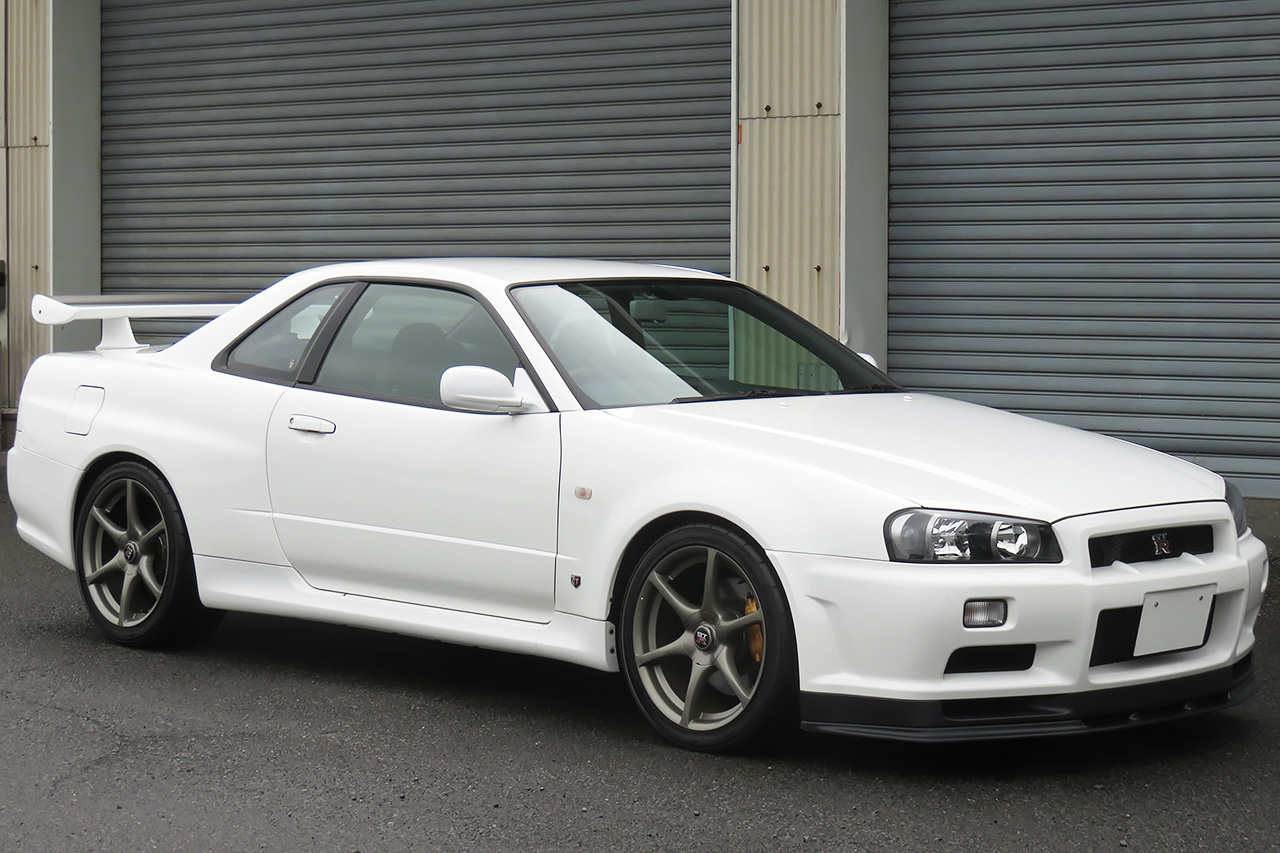 2002 Nissan SKYLINE GT-R BNR34 R34 GT-R LOW MILEAGE, SARD Radiator, SARD Catalyzer, TEIN Height Adjustable Coilovers