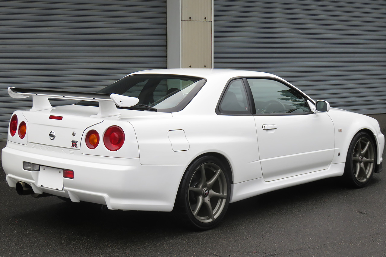 2002 Nissan SKYLINE GT-R BNR34 R34 GT-R LOW MILEAGE, SARD Radiator, SARD Catalyzer, TEIN Height Adjustable Coilovers