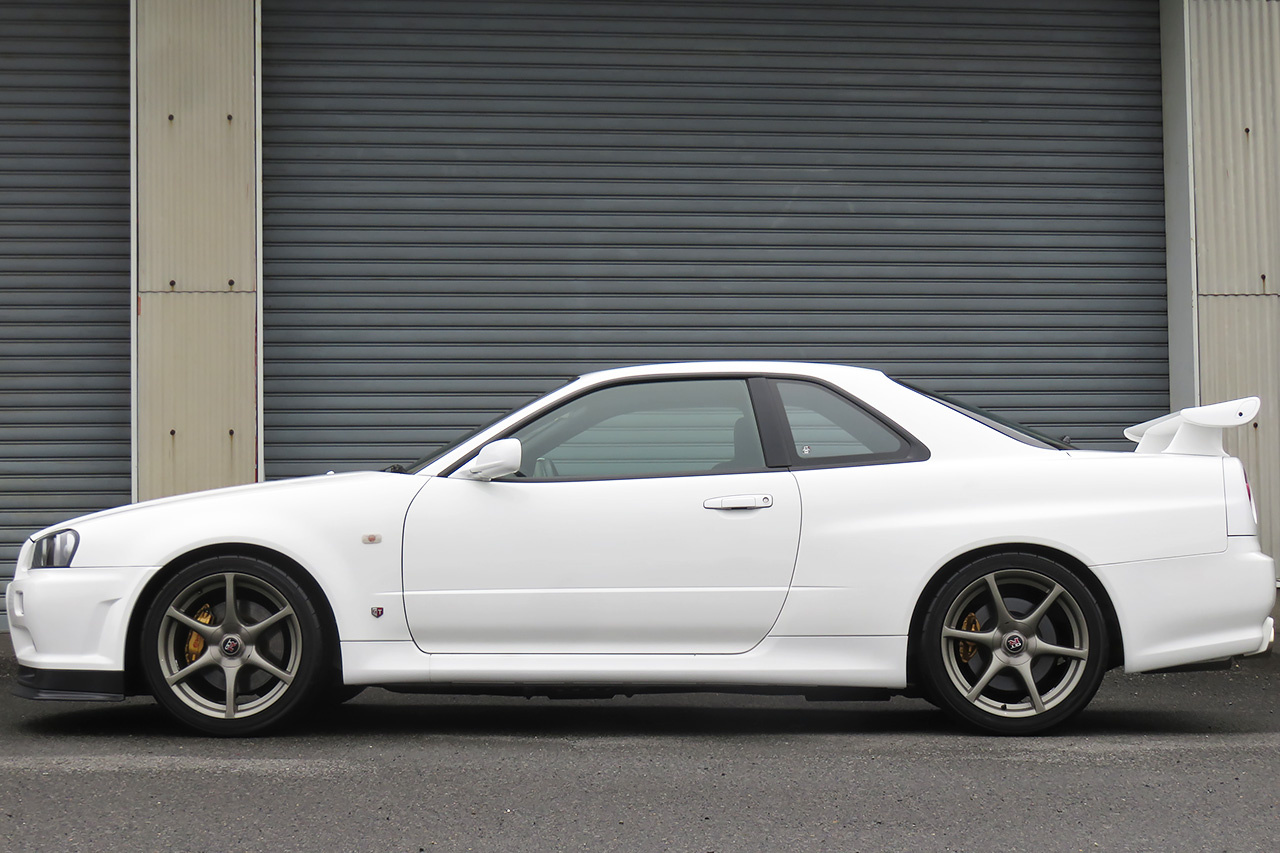 2002 Nissan SKYLINE GT-R BNR34 R34 GT-R LOW MILEAGE, SARD Radiator, SARD Catalyzer, TEIN Height Adjustable Coilovers