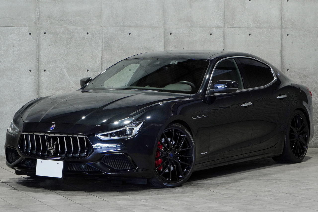 【1 ghibli】マセラティ MASERATI  フラッグ ガレージ雑貨 1:18 ギブリ MY19 ブラック – ROW Maseratistore