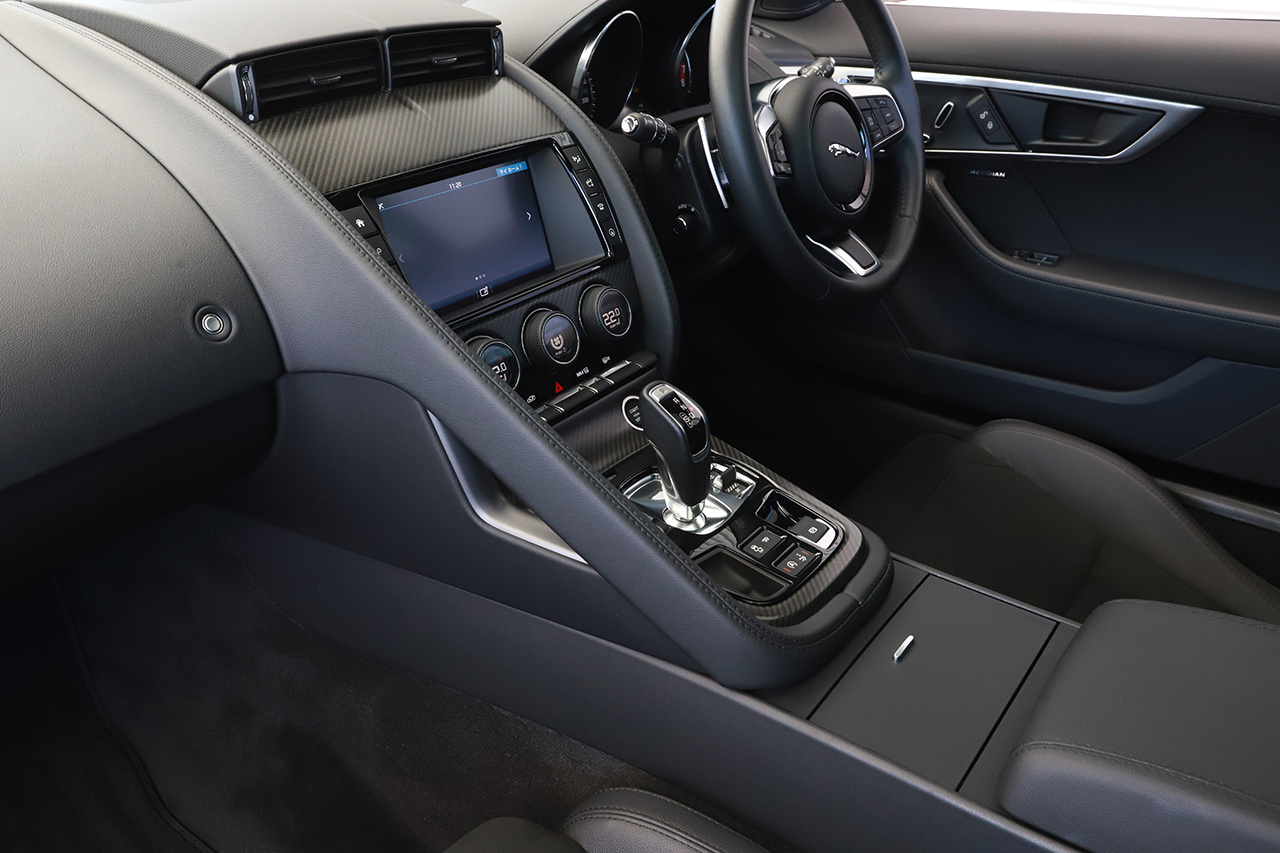 2018 Jaguar FTYPE null