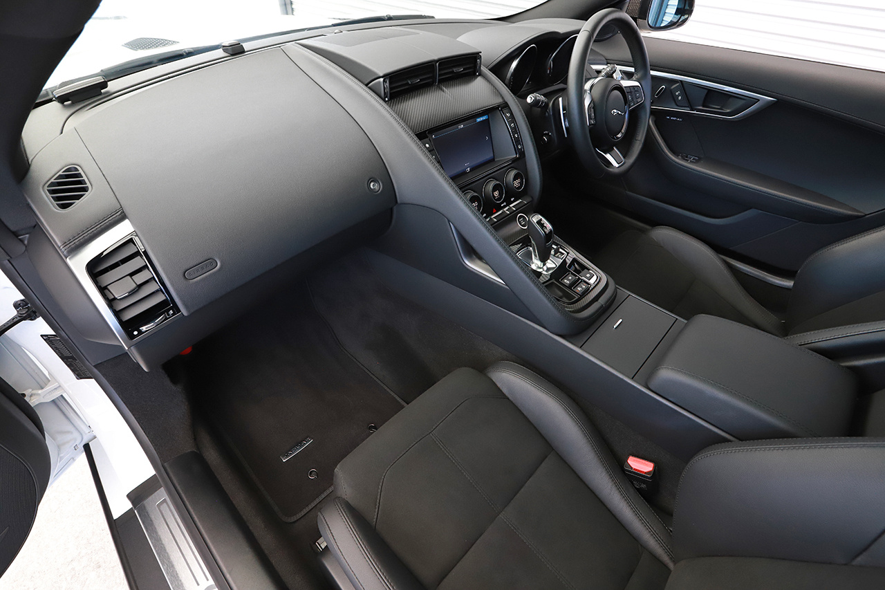 2018 Jaguar FTYPE null