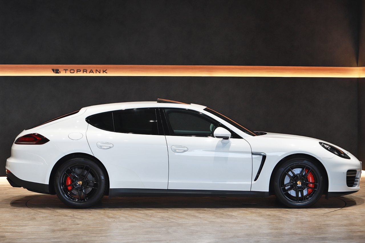 2015 Porsche PANAMERA null