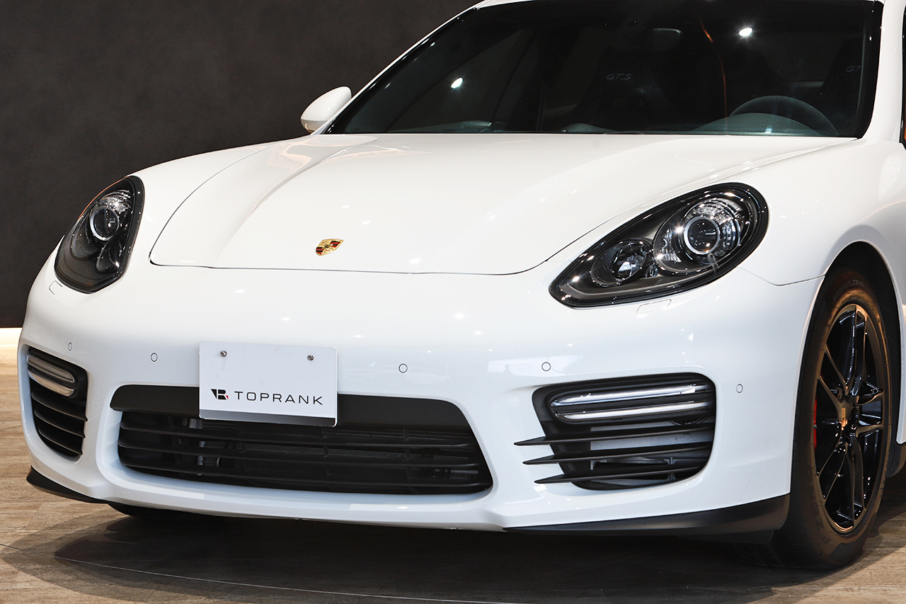 2015 Porsche PANAMERA null