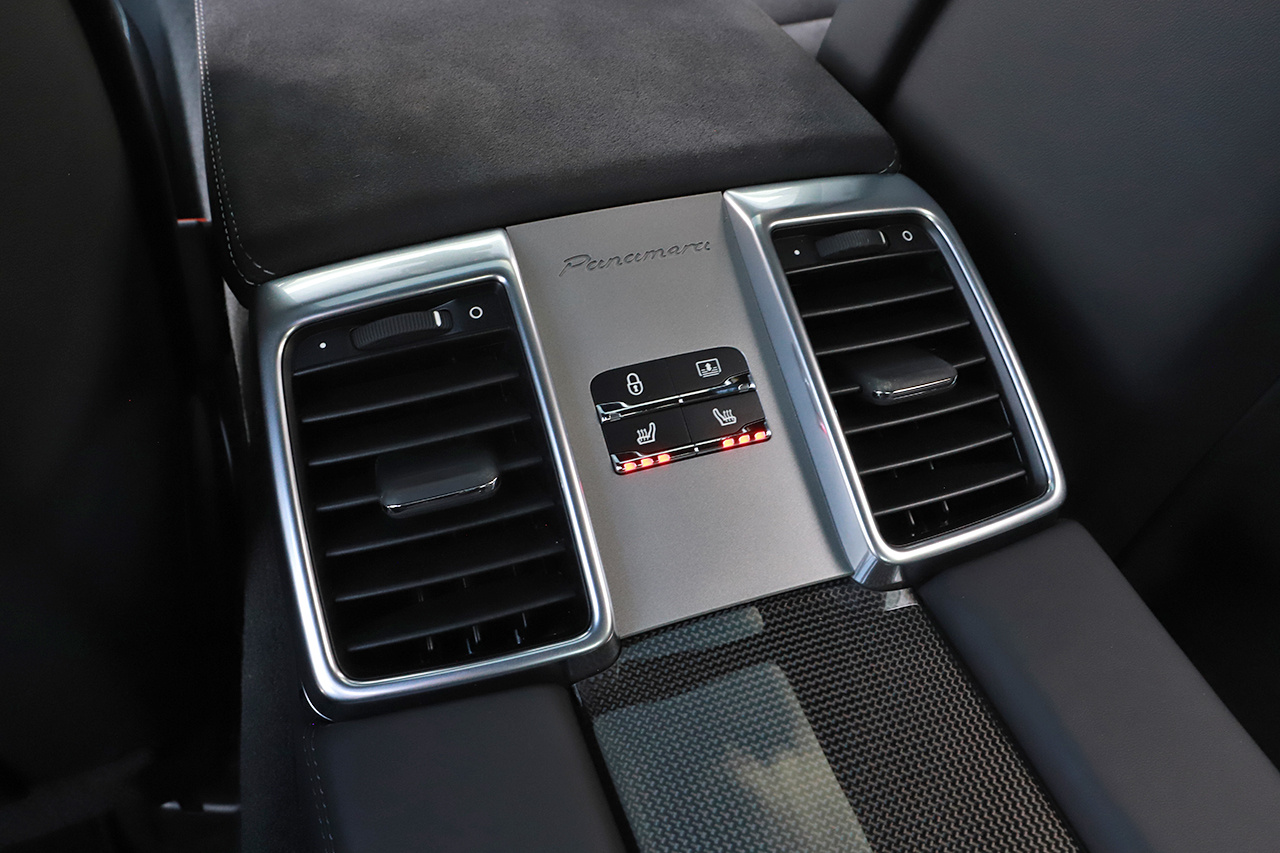 2015 Porsche PANAMERA null