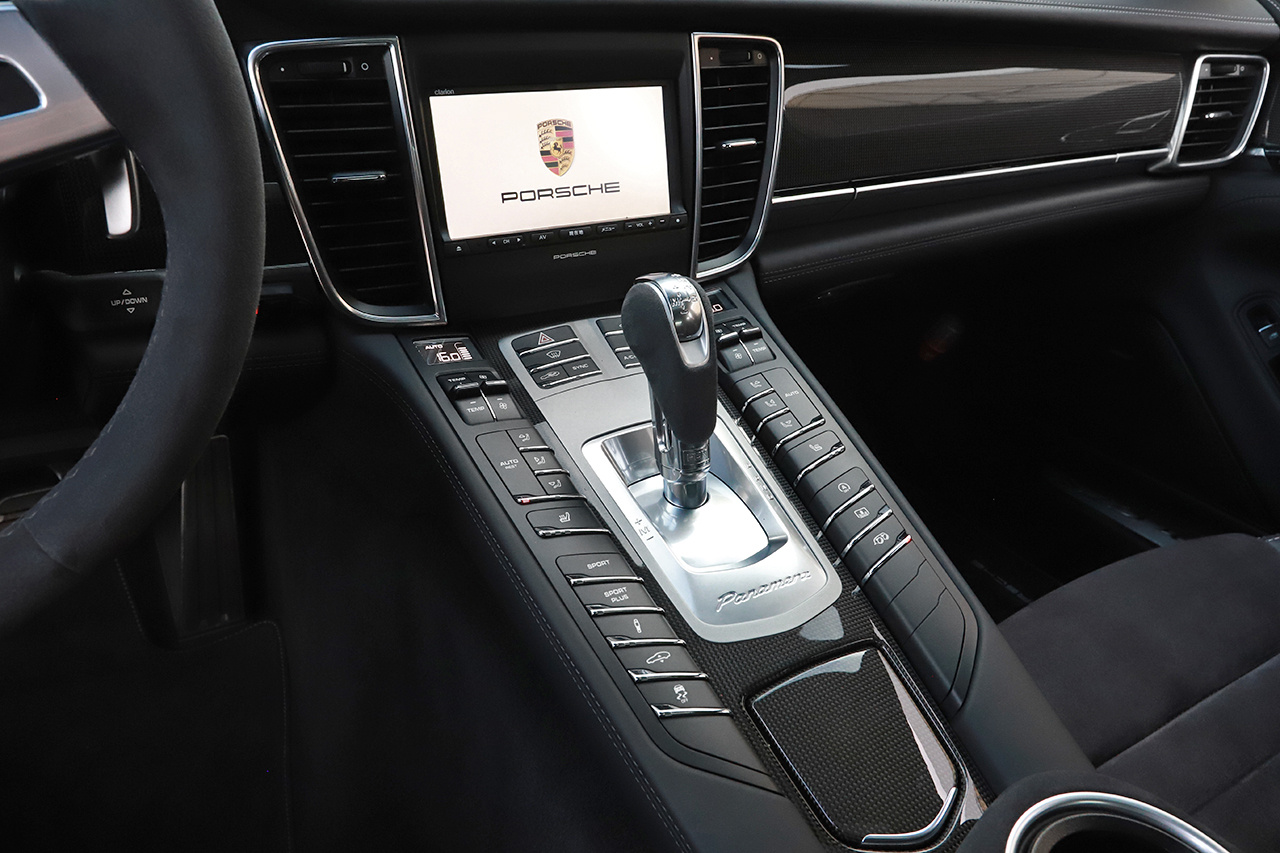 2015 Porsche PANAMERA null