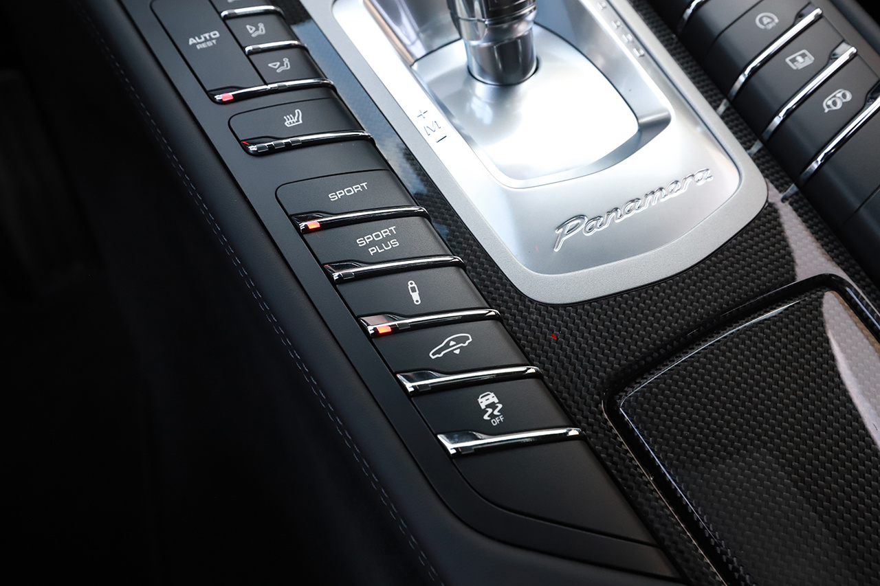 2015 Porsche PANAMERA null