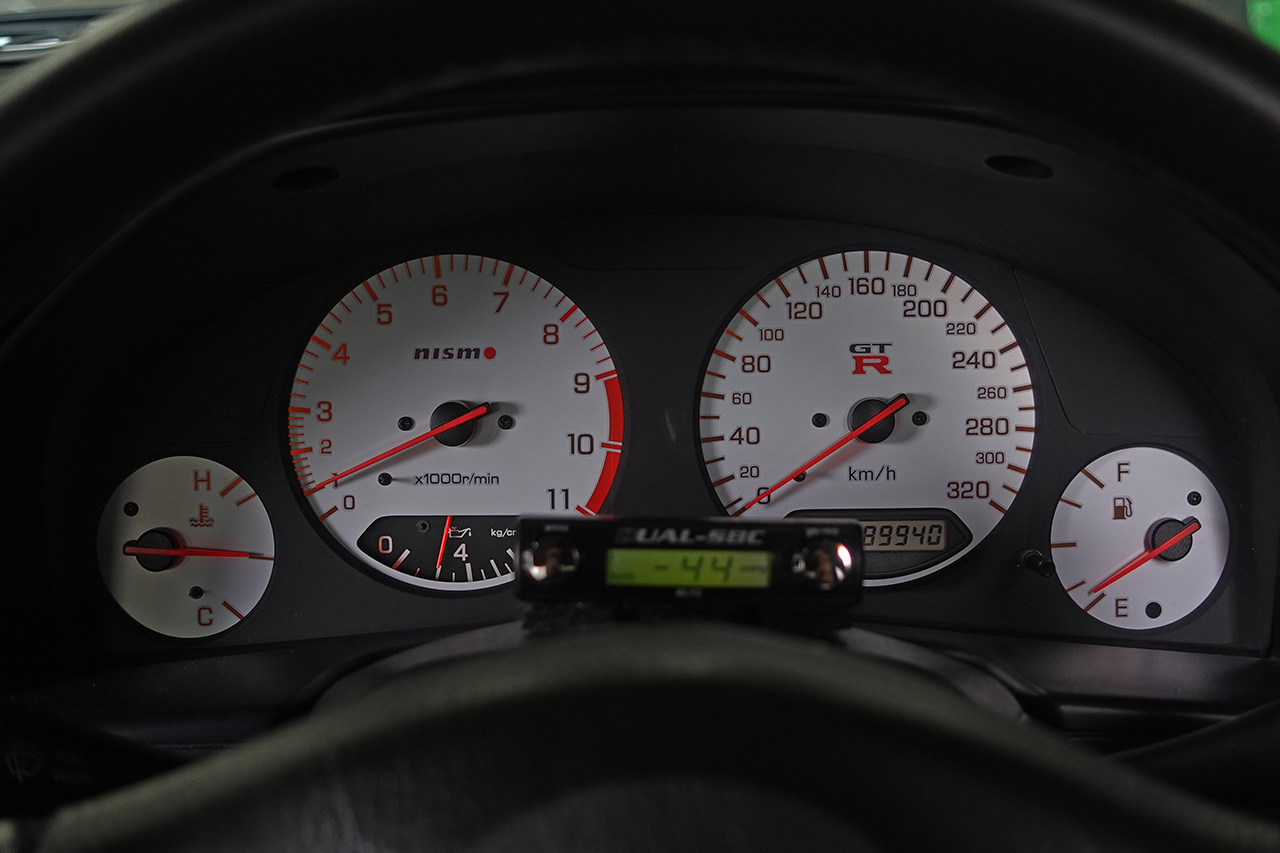 日本のサーキットをアストンマーティンの超希少モデルが走った