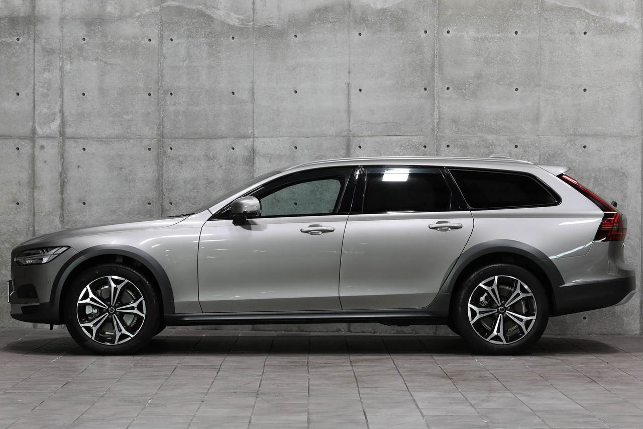 2022 Volvo V90 null