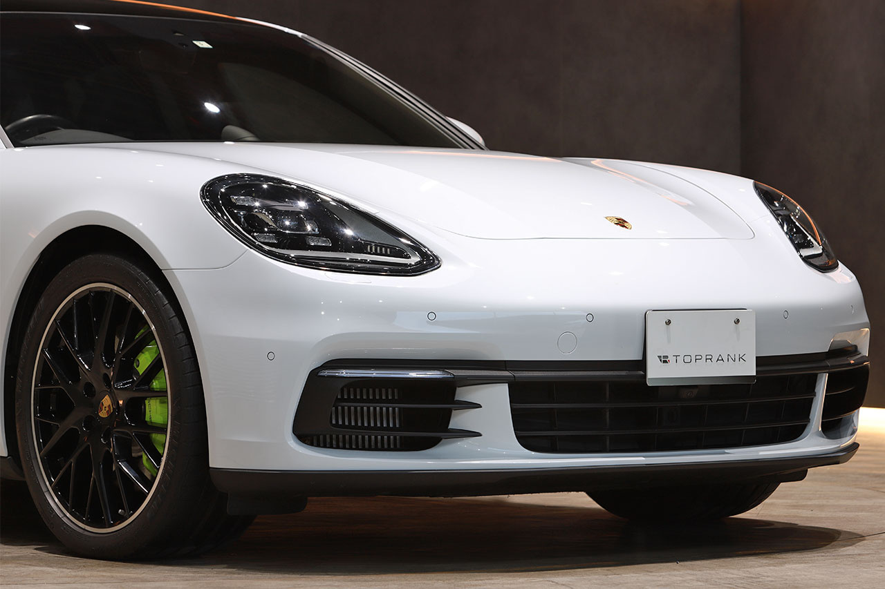 2018 Porsche PANAMERA null