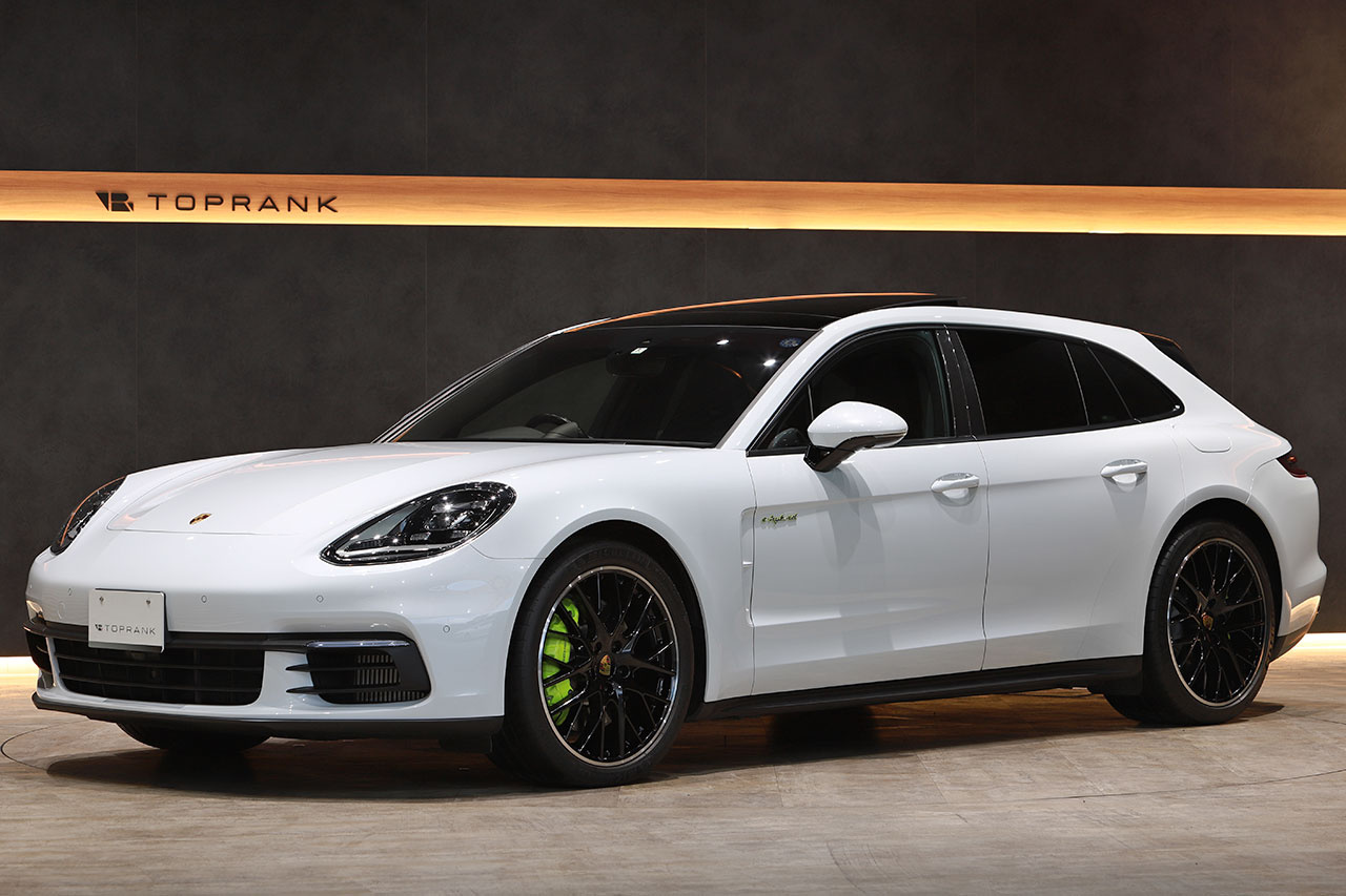 2018 Porsche PANAMERA null