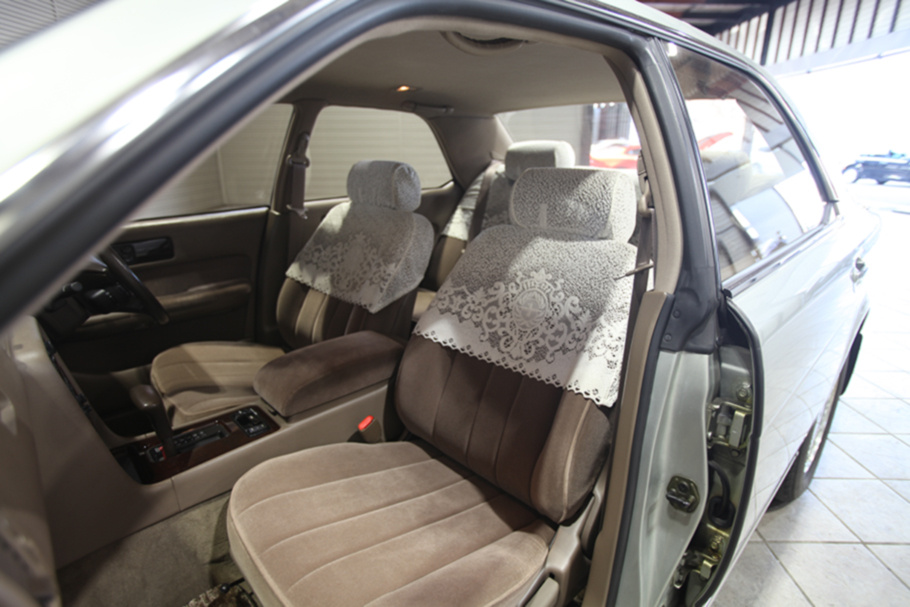 1992 Nissan GLORIA 