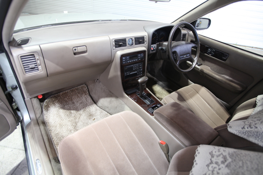 1992 Nissan GLORIA 