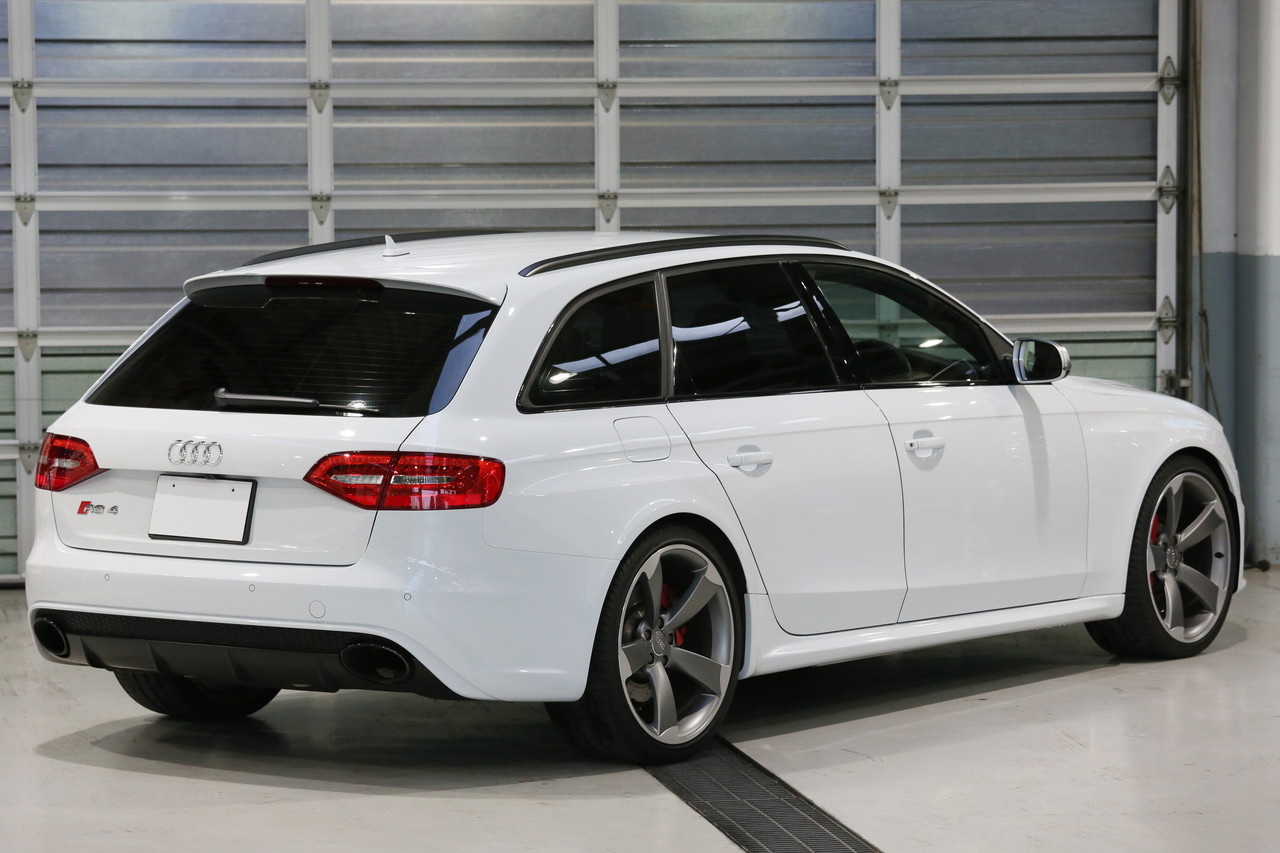アウディ純正　RS4アバント　B7型シルバー　1/18 Amazon.co.jp: アウディ純正 RS4アバント B7型シルバー 1 18