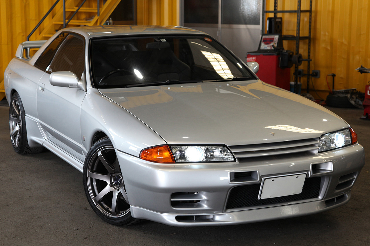 お得高品質220401-0509 日産 NISSAN スカイライン r31 (カラー326) 左後ろ ドア パネル レギュレーター ガラス付き 凹みあり (G) 外装