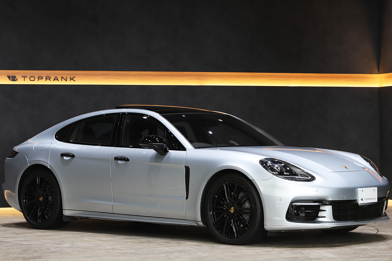 2017 Porsche PANAMERA 