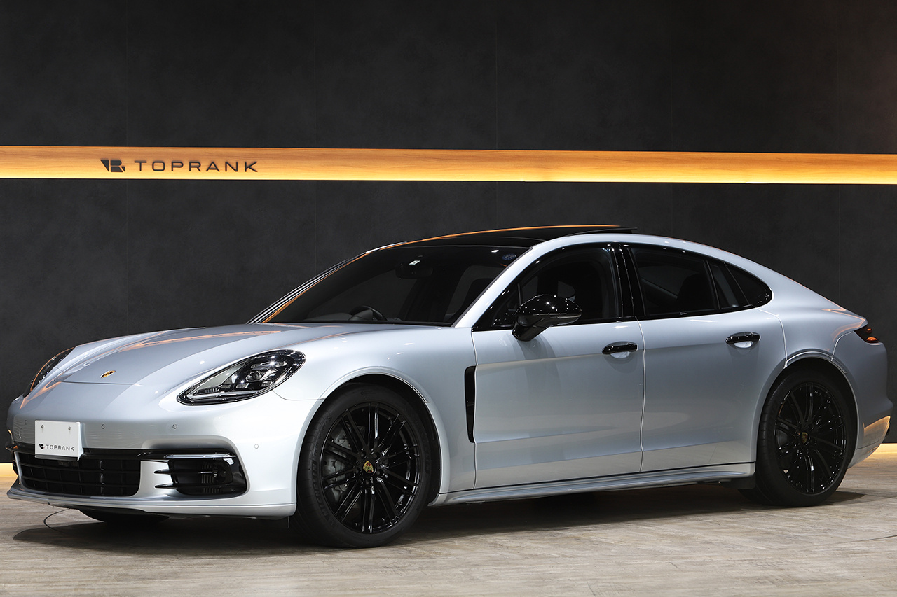 2017 Porsche PANAMERA 