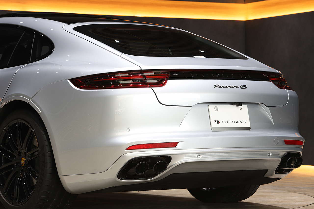 2017 Porsche PANAMERA 