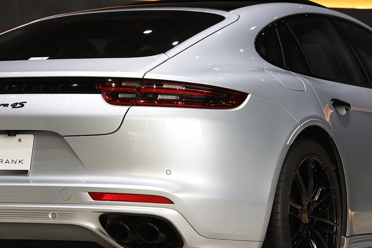 2017 Porsche PANAMERA 