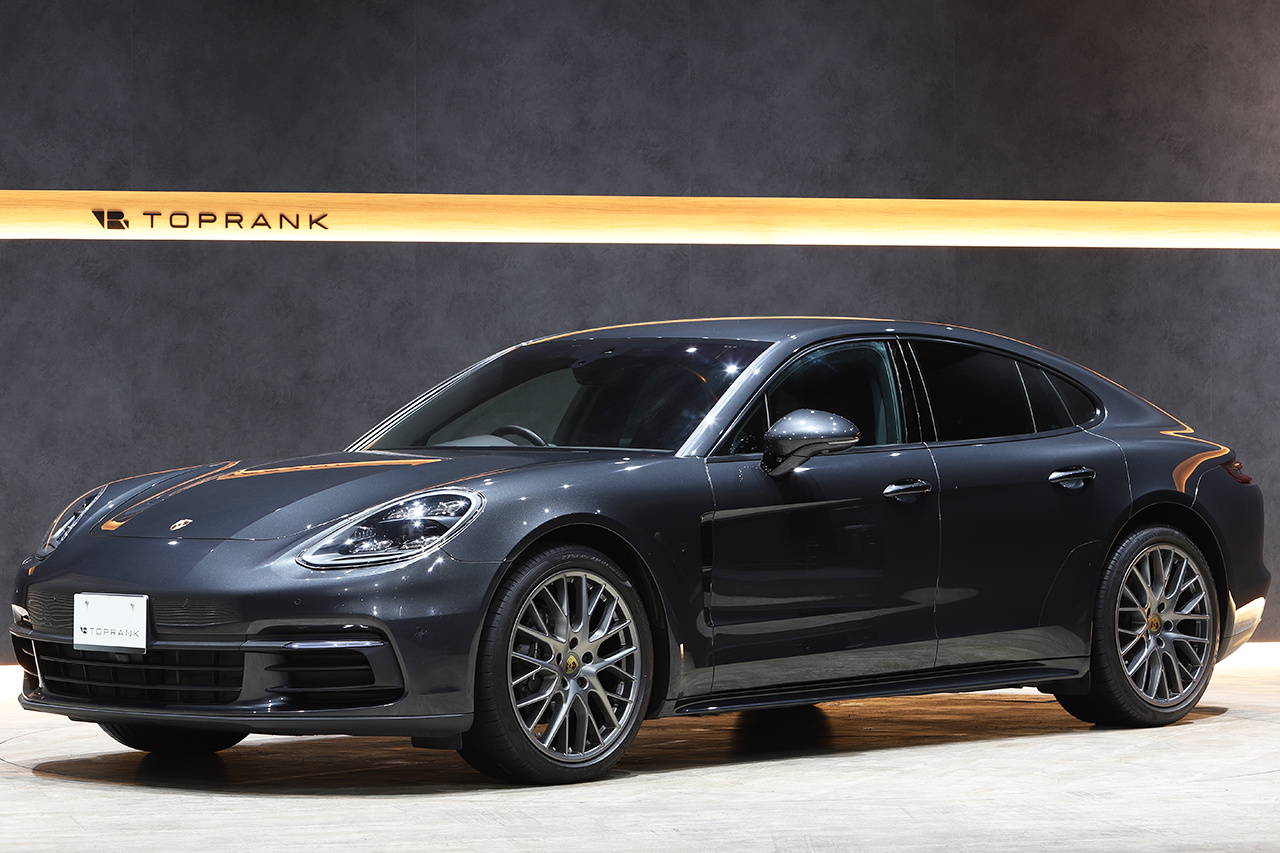 2018 Porsche PANAMERA null