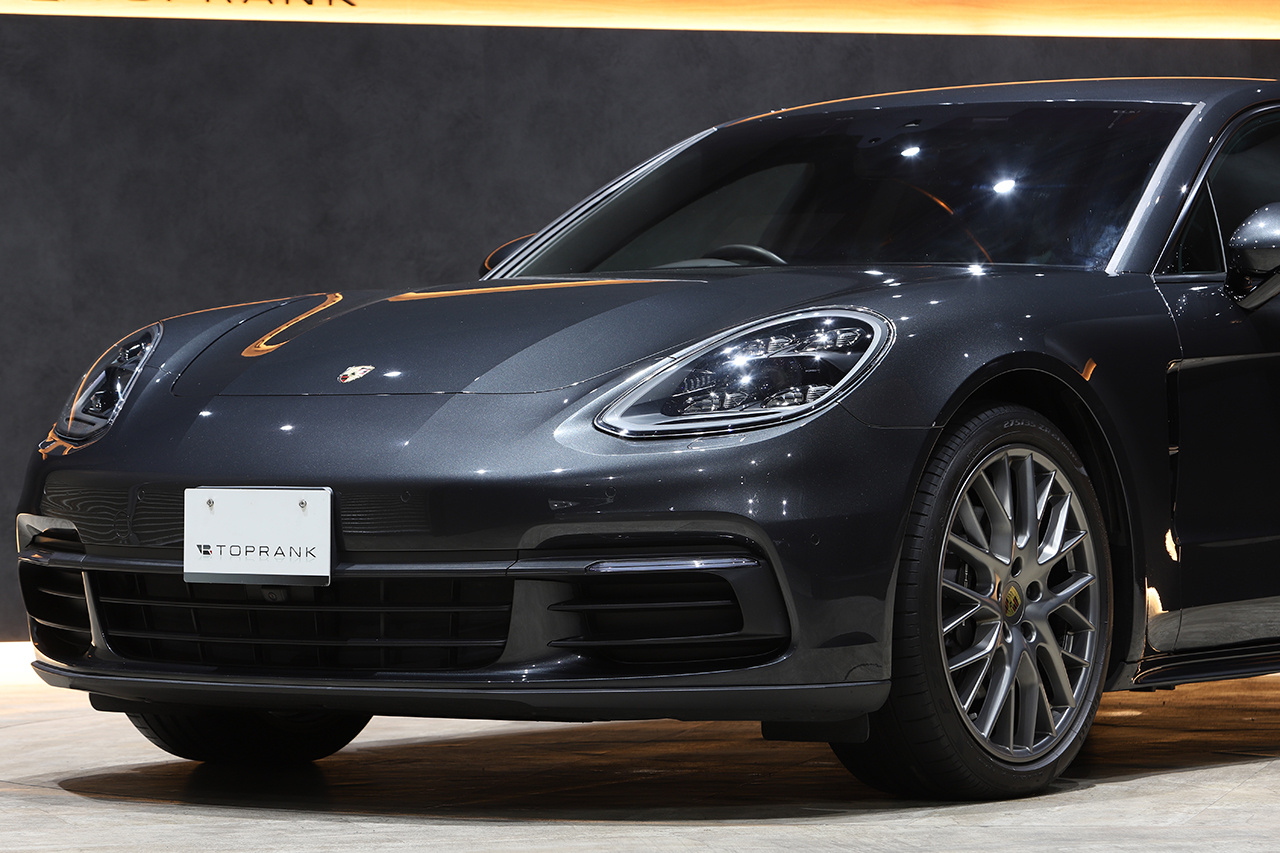 2018 Porsche PANAMERA null