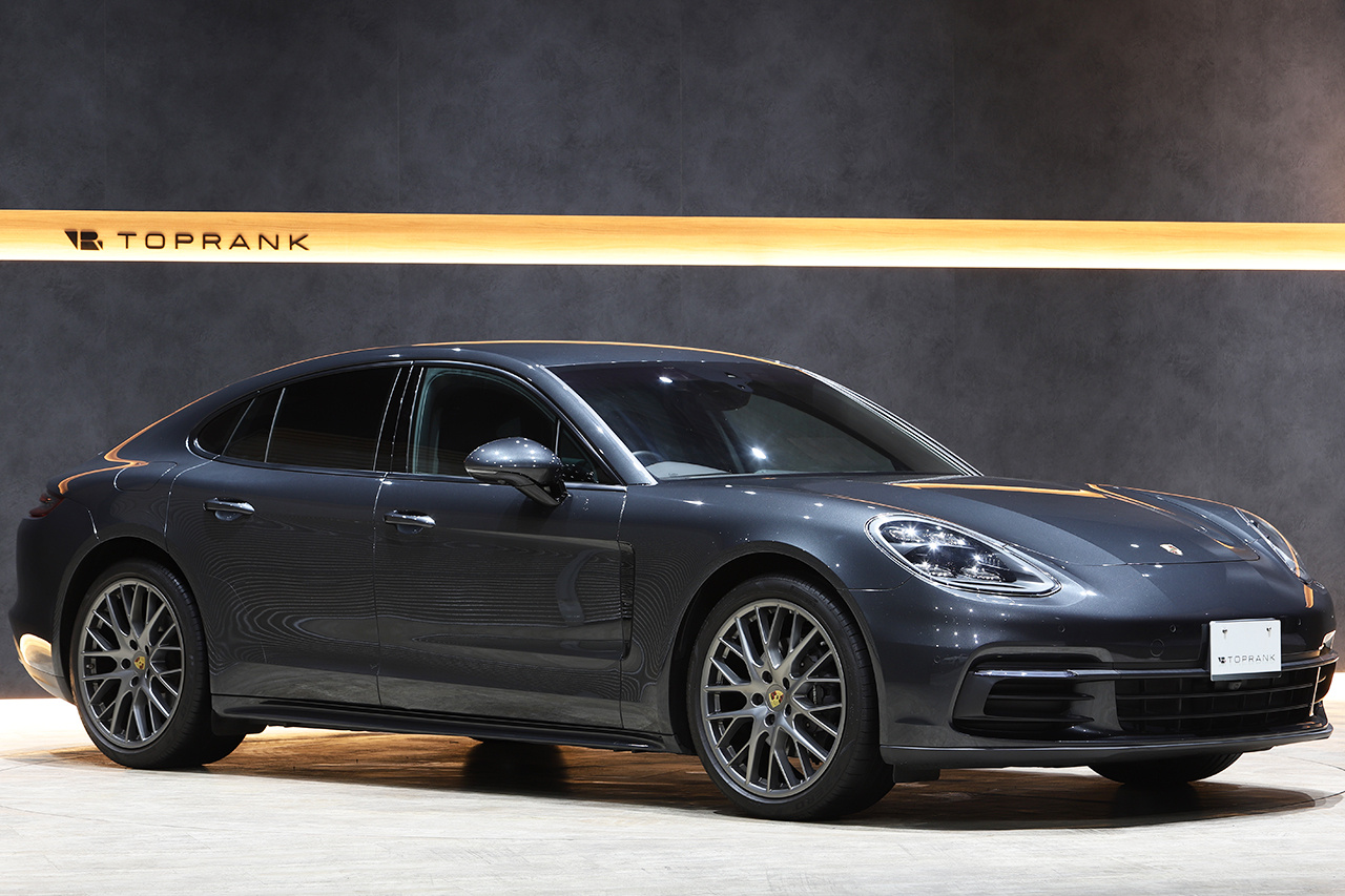 2018 Porsche PANAMERA null